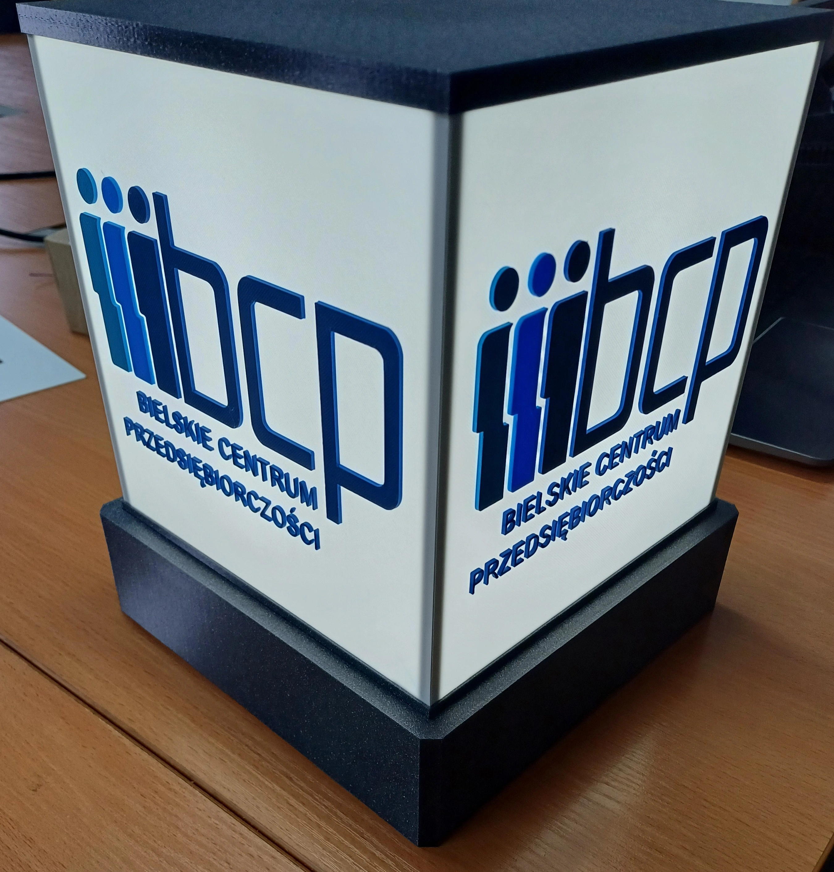Lampa logotypowa 2